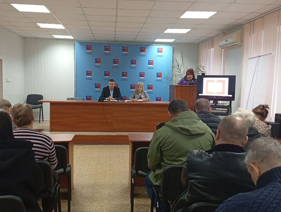 Альберт Зинченко: Сегодня Первый заместитель Главы Станично-Луганского муниципального округа Владимир Макеев совместно с председателем Совета Станично-Луганского муниципального округа Татьяной Пономаревой провели аппаратное... Альберт Зинченко: Сегодня Первый заместитель Главы Станично-Луганского муниципального округа Владимир Макеев совместно с председателем Совета Станично-Луганского муниципального округа Татьяной Пономаревой провели аппаратное...