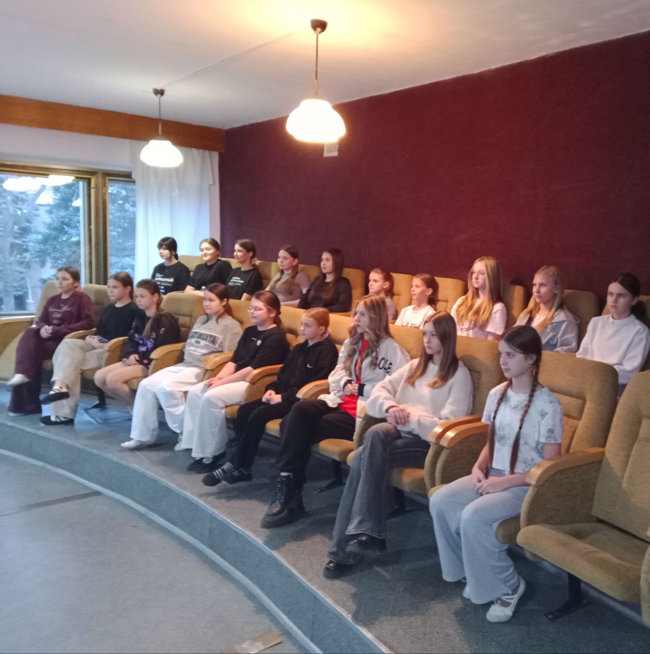 С целью повышения осознанности у подрастающего поколения относительно проблемам коррупции участникам творческих коллективов Дворца культуры имени Горького был представлен просветительский видеоролик о борьбе с коррупцией С целью повышения осознанности у подрастающего поколения относительно проблемам коррупции участникам творческих коллективов Дворца культуры имени Горького был представлен просветительский видеоролик о борьбе с коррупцией