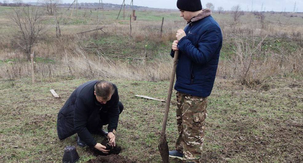 Светлана Гизай: К 59-летию основания Славяносербского района оказала содействие в передаче от Республиканского центра туризма, экологии и краеведения «Возрождение» саженцев маклюры, бундука и ольхи в село Желтое Светлана Гизай: К 59-летию основания Славяносербского района оказала содействие в передаче от Республиканского центра туризма, экологии и краеведения «Возрождение» саженцев маклюры, бундука и ольхи в село Желтое