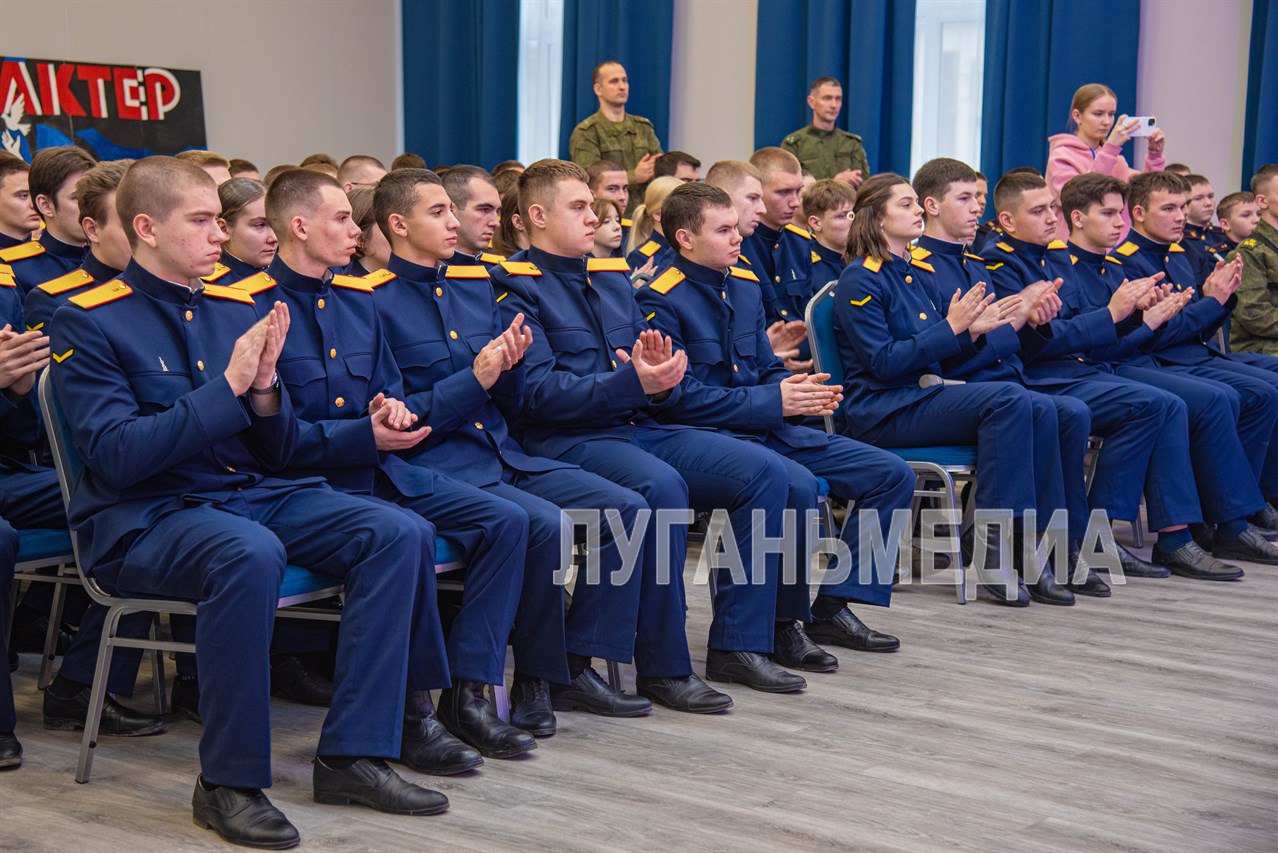 В Республиканском центре воспитания, развития и дополнительного образования «Пионер» состоялась встреча представителей Следственного комитета России с молодежью в рамках Всероссийского проекта «Диалоги с Героями» В Республиканском центре воспитания, развития и дополнительного образования «Пионер» состоялась встреча представителей Следственного комитета России с молодежью в рамках Всероссийского проекта «Диалоги с Героями»