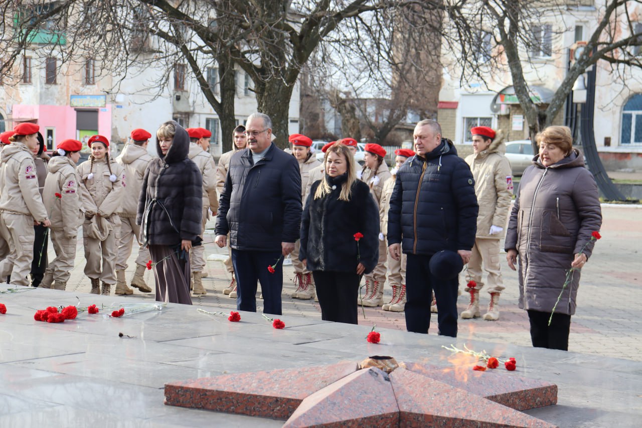 В Антраците почтили память Героев Отечества В Антраците почтили память Героев Отечества