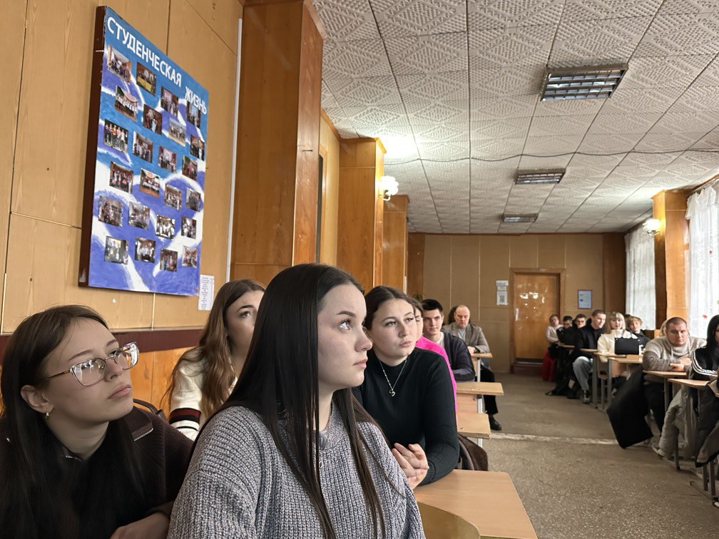 8 декабря на базе Краснодонского факультета инженерии и менеджмента филиала Луганского государственного университета им. Владимира Даля состоялось важное мероприятие — открытый диалог в рамках Всероссийской программы... 8 декабря на базе Краснодонского факультета инженерии и менеджмента филиала Луганского государственного университета им. Владимира Даля состоялось важное мероприятие — открытый диалог в рамках Всероссийской программы...