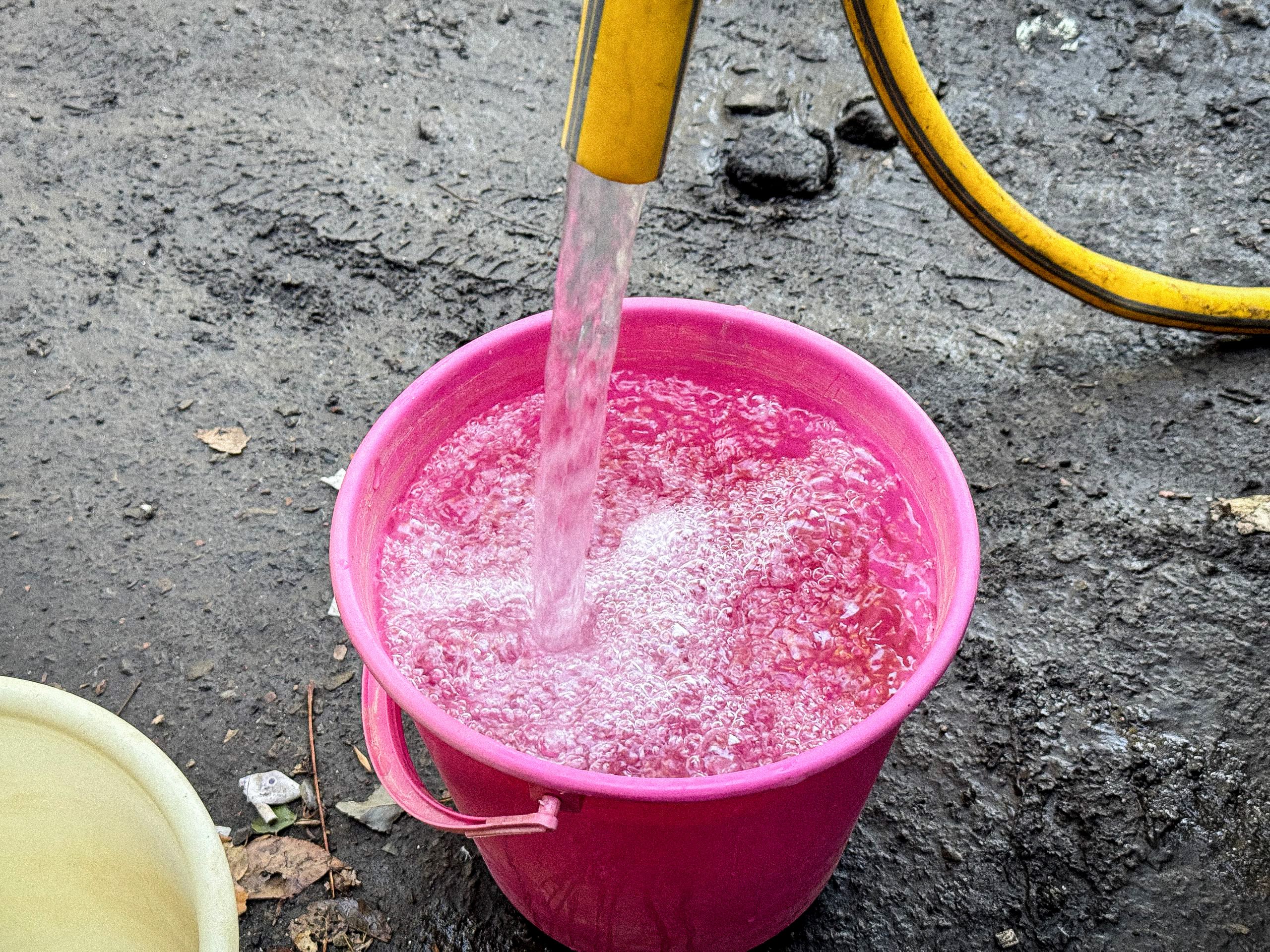 Михаил Голубович: Пост о наших супергероях. Сегодня, когда в Антраците сохраняется напряжённая ситуация с водоснабжением, местная молодёжь не остаётся в стороне Михаил Голубович: Пост о наших супергероях. Сегодня, когда в Антраците сохраняется напряжённая ситуация с водоснабжением, местная молодёжь не остаётся в стороне