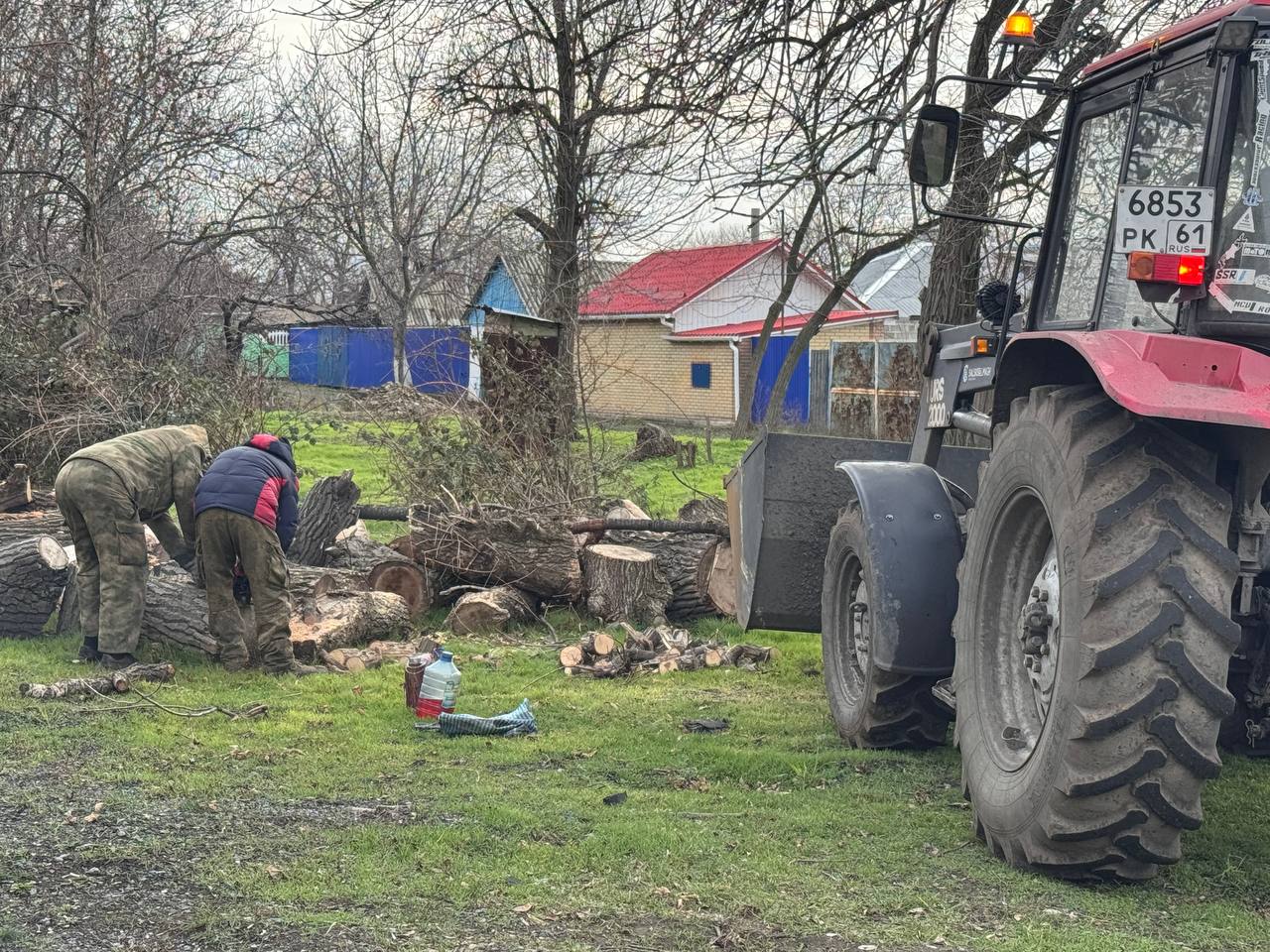 Отдел жизнеобеспечения пгт Дзержинский Администрации городского округа город Ровеньки в сотрудничестве с МУП «ЖЭК» г. Ровеньки оказали помощь семье переселенцев, живущих на территории пгт Дзержинский Отдел жизнеобеспечения пгт Дзержинский Администрации городского округа город Ровеньки в сотрудничестве с МУП «ЖЭК» г. Ровеньки оказали помощь семье переселенцев, живущих на территории пгт Дзержинский