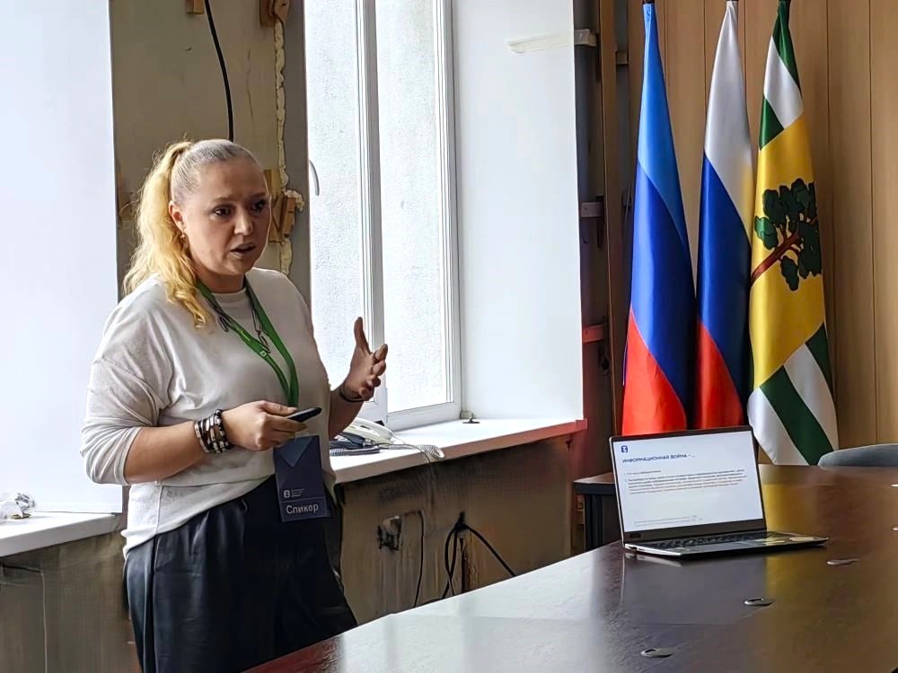 В Рубежном прошла интересная лекция от Российского общества «Знание» — «Информационная война против России: как фальсифицировали историю России»