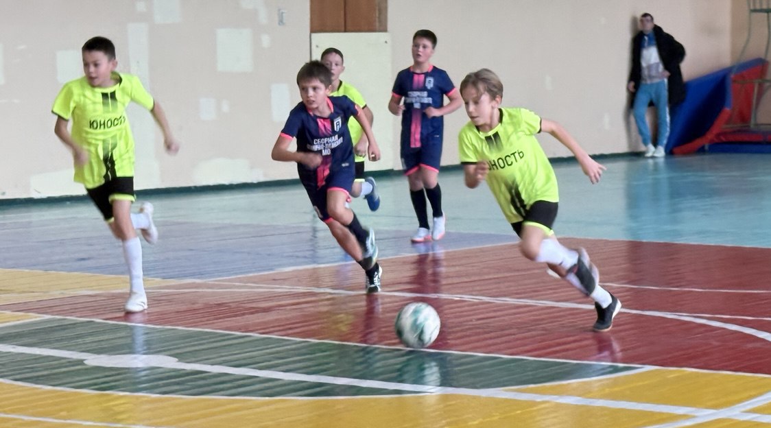 В Антраците состоялся традиционный Кубок по мини-футболу среди юношей 2014-2015 г.р., который был организован Администрацией округа совместно с депутатом Совета Антрацитовского МО Сергеем Алексеевым В Антраците состоялся традиционный Кубок по мини-футболу среди юношей 2014-2015 г.р., который был организован Администрацией округа совместно с депутатом Совета Антрацитовского МО Сергеем Алексеевым