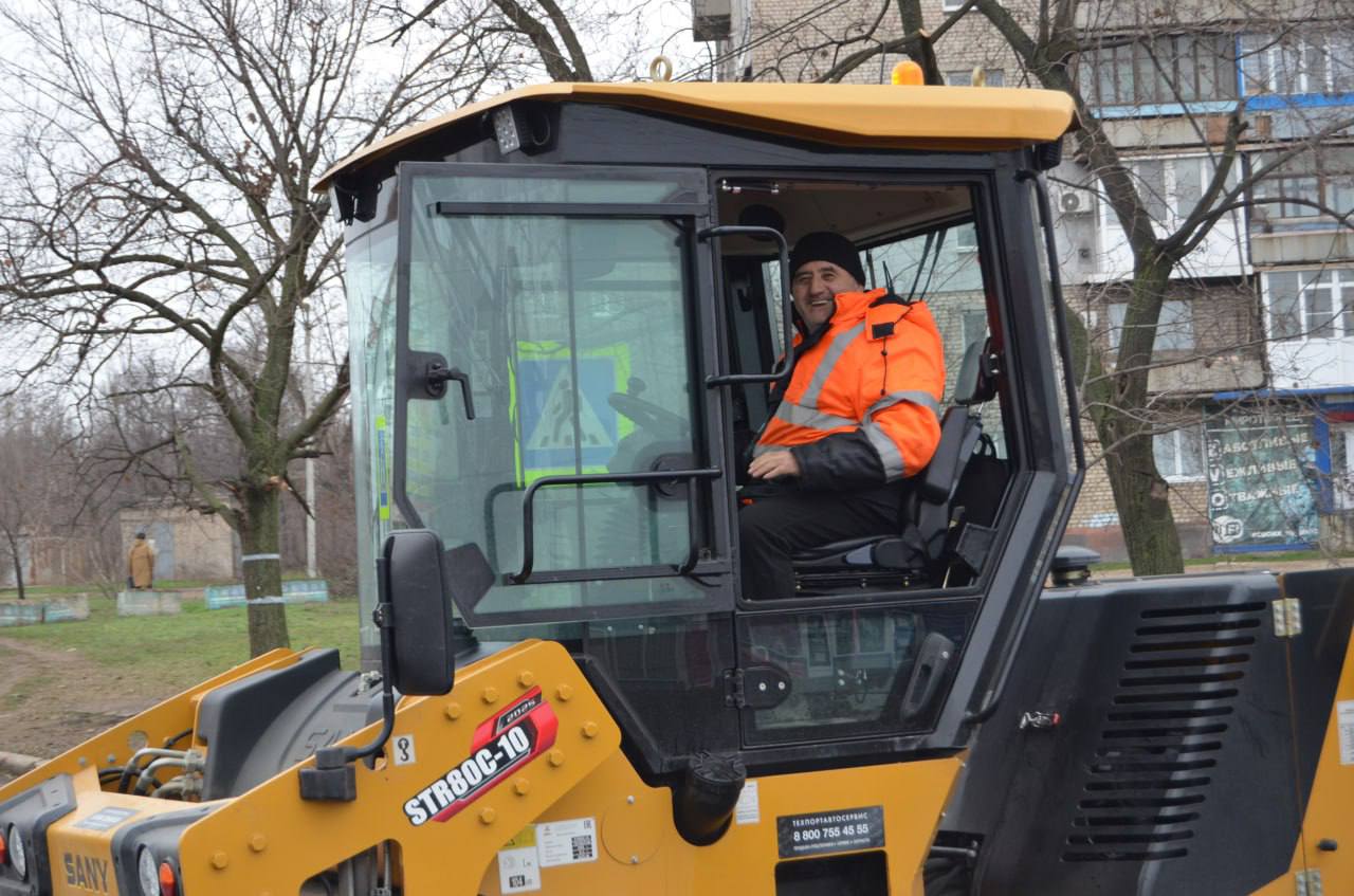 В Брянке завершили запланированный на 2025 год ремонт дорог В Брянке завершили запланированный на 2025 год ремонт дорог