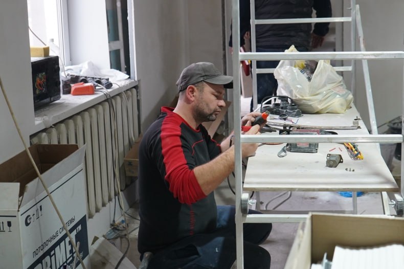 ВрИП Главы округа Игорь Ковальчук с представителем Хакасии проинспектировали ход работ в Володарской СШ ВрИП Главы округа Игорь Ковальчук с представителем Хакасии проинспектировали ход работ в Володарской СШ