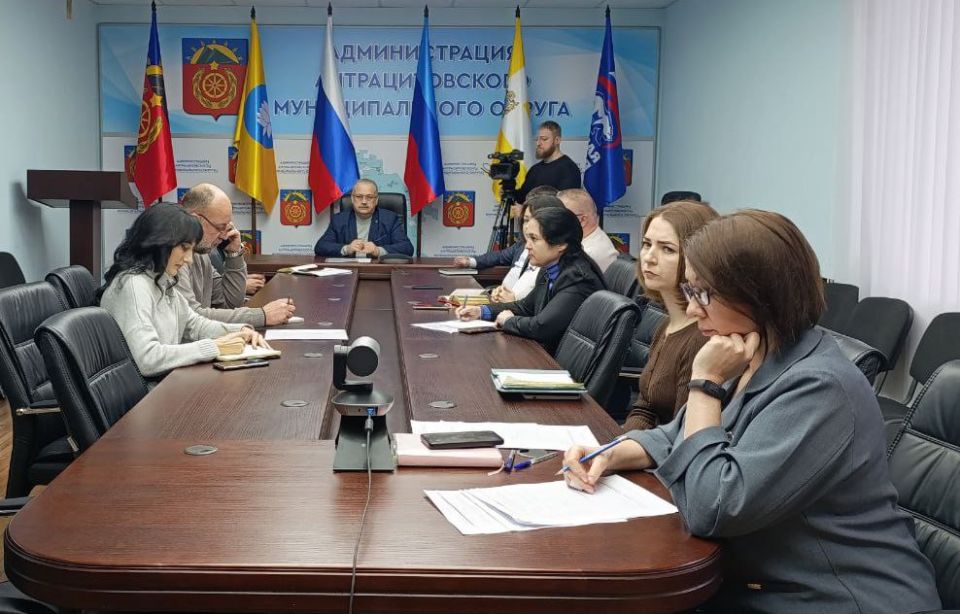 Глава Антрацитовского муниципального округа, Секретарь местного отделения партии «Единая Россия» Сергей Саенко провёл очередной еженедельный приём граждан совместно со своим заместителем Ниязом Нурутдиновым, представителями... Глава Антрацитовского муниципального округа, Секретарь местного отделения партии «Единая Россия» Сергей Саенко провёл очередной еженедельный приём граждан совместно со своим заместителем Ниязом Нурутдиновым, представителями...