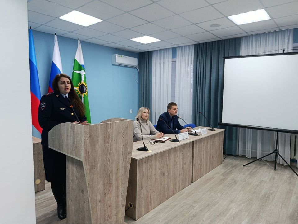 8 декабря в зале заседаний Администрации городского округа города Брянки, в рамках плана мероприятий Совета городского округа города Брянки, приуроченных к Международному дню борьбы с коррупцией, состоялся правовой час... 8 декабря в зале заседаний Администрации городского округа города Брянки, в рамках плана мероприятий Совета городского округа города Брянки, приуроченных к Международному дню борьбы с коррупцией, состоялся правовой час...