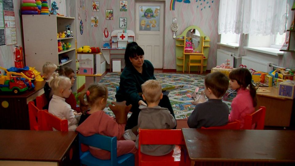 Воспитатели детского сада «Вишенка» п. Энгельсово Краснодонского округа искренне благодарят женское движение партии «Единая Россия» Тюменской области за подарки