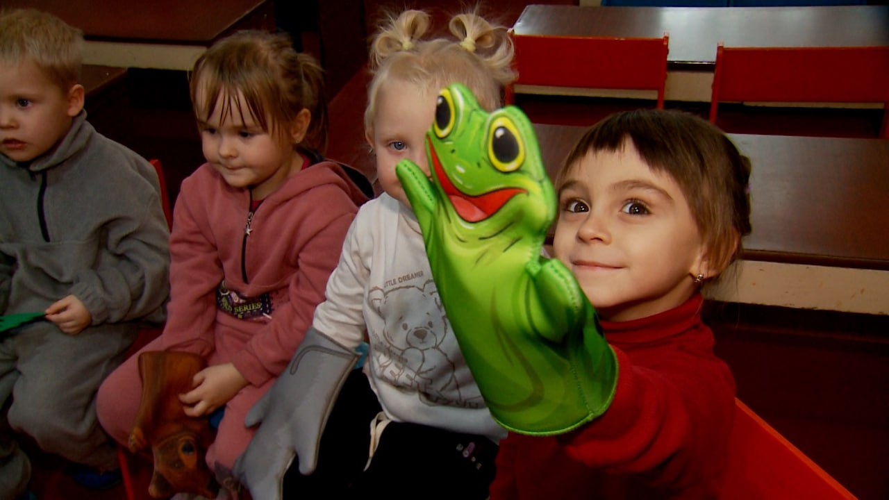 Воспитатели детского сада «Вишенка» п. Энгельсово Краснодонского округа искренне благодарят женское движение партии «Единая Россия» Тюменской области за подарки Воспитатели детского сада «Вишенка» п. Энгельсово Краснодонского округа искренне благодарят женское движение партии «Единая Россия» Тюменской области за подарки