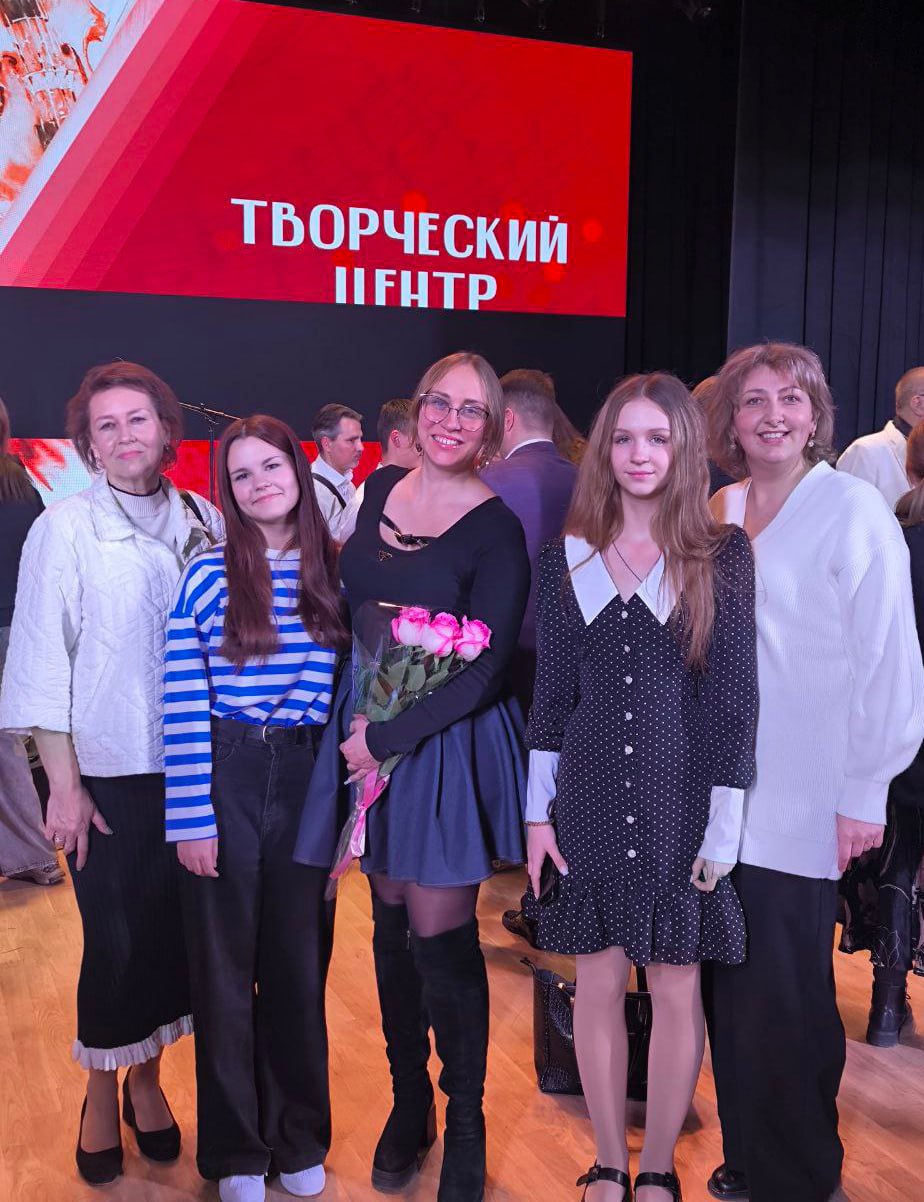 Юные воспитанники «Зари» дебютировали на Красной площади, выступив вместе с джаз-бэндом! Юные воспитанники «Зари» дебютировали на Красной площади, выступив вместе с джаз-бэндом!