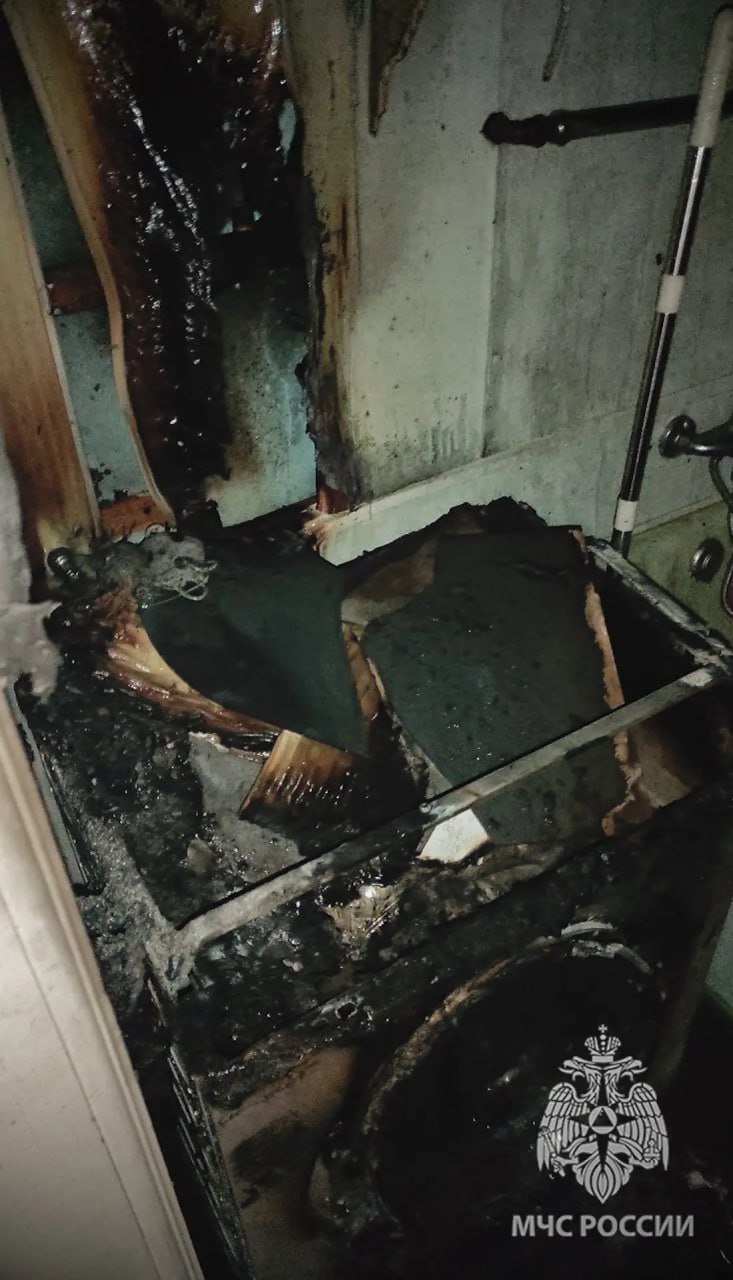 Спасатели оперативно ликвидировали пожар в девятиэтажном доме в Рубежном