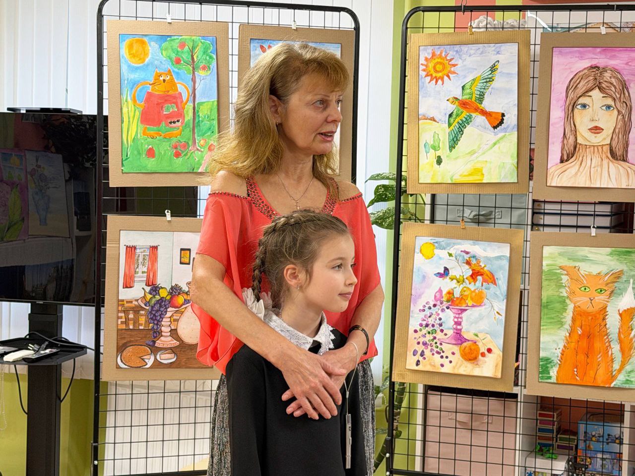В Детском музейном центре распахнула свои двери новая экспозиция под названием «Первомайский вернисаж», приуроченная к Международному дню художника В Детском музейном центре распахнула свои двери новая экспозиция под названием «Первомайский вернисаж», приуроченная к Международному дню художника