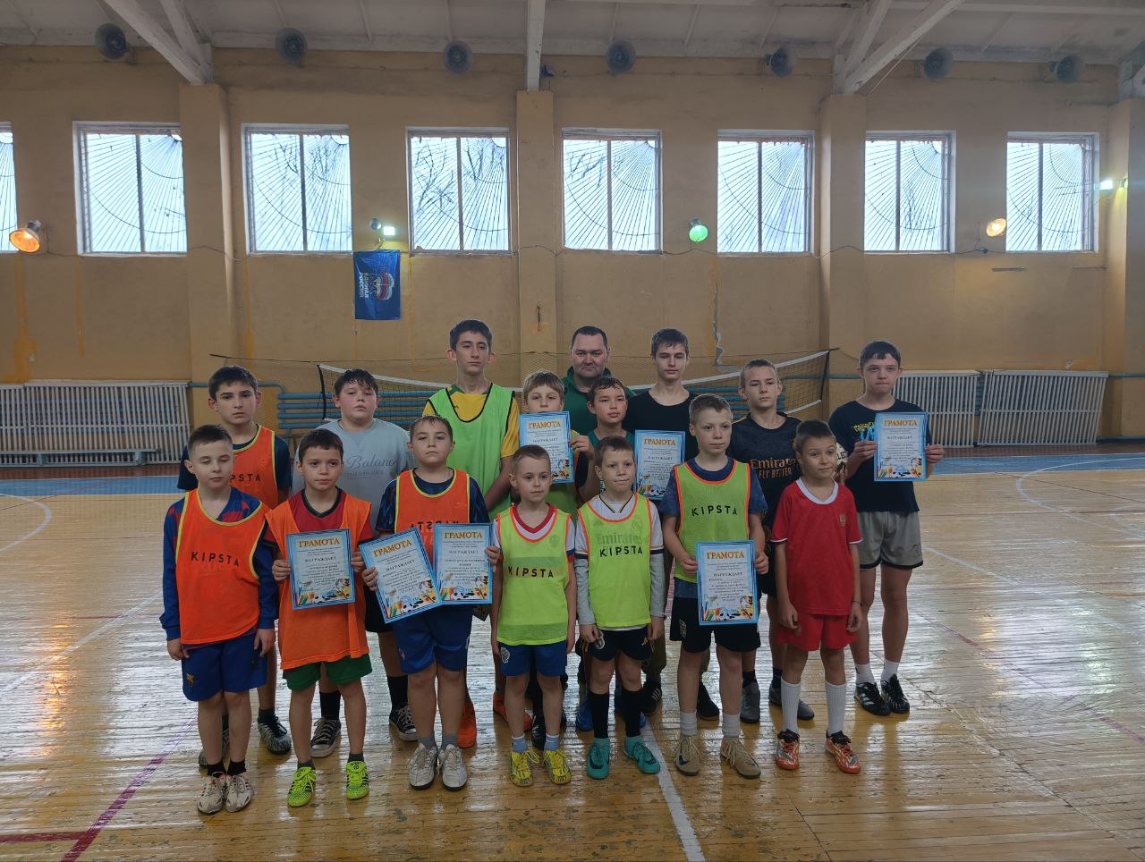 В Петровском прошел патриотический турнир по мини-футболу памяти летчика-героя Петра Рябцева