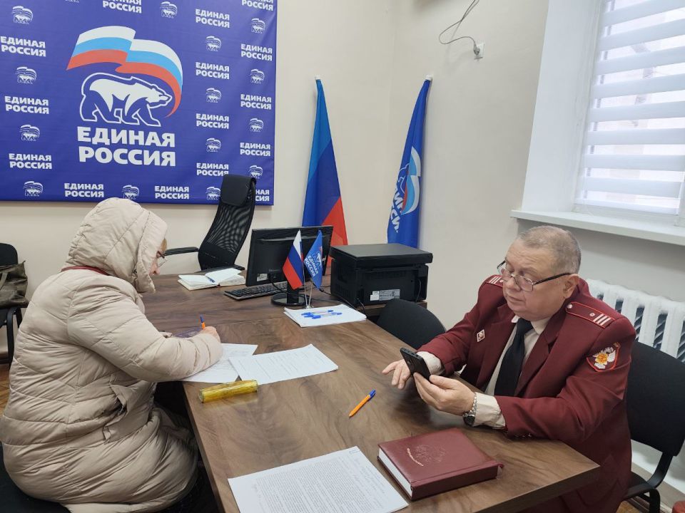 Сегодня в местной общественной приёмной Партии "Единая Россия" состоялся приём граждан по вопросам здравоохранения Сегодня в местной общественной приёмной Партии "Единая Россия" состоялся приём граждан по вопросам здравоохранения