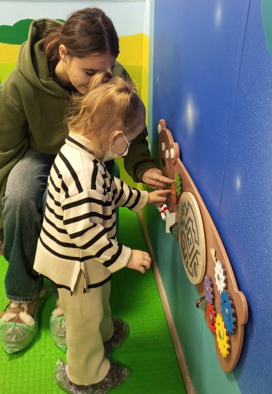 Новая детская игровая комната открыта в поликлинике Алчевска Новая детская игровая комната открыта в поликлинике Алчевска