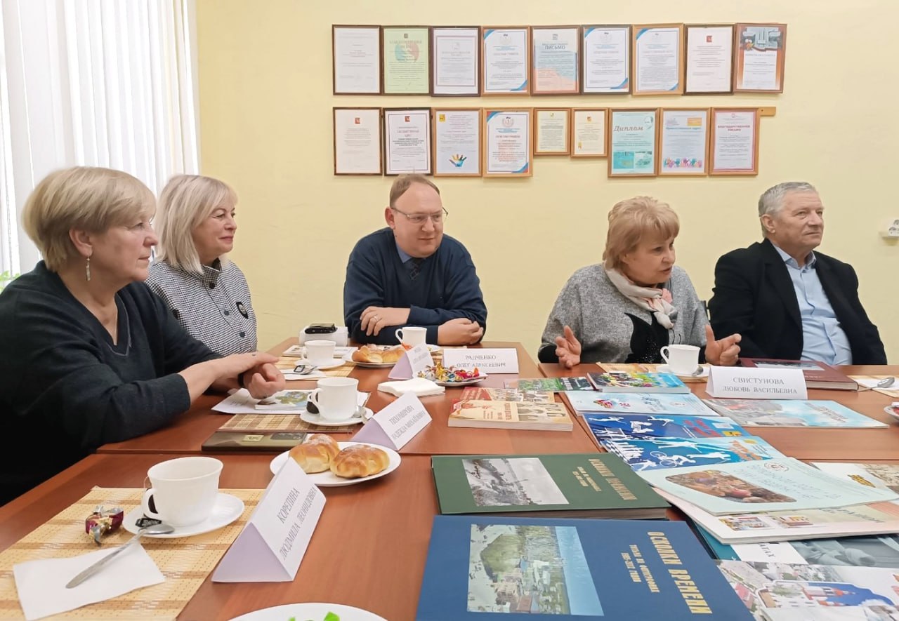 Заместитель председателя Совета Олег Радченко в составе делегации города Алчевска с рабочим визитом посетил Вологду Заместитель председателя Совета Олег Радченко в составе делегации города Алчевска с рабочим визитом посетил Вологду