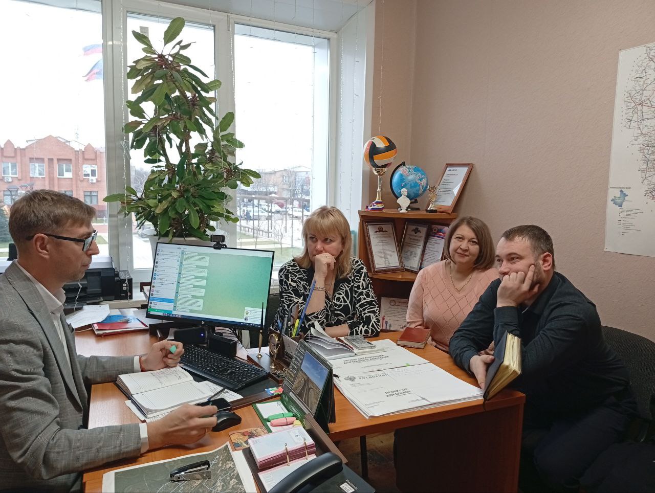 Альберт Зинченко: Сегодня заместитель Главы Станично-Луганского муниципального округа Андрей Бидлюченко провел рабочее совещание с начальниками отделов Администрации Станично-Луганского муниципального округа ЛНР Альберт Зинченко: Сегодня заместитель Главы Станично-Луганского муниципального округа Андрей Бидлюченко провел рабочее совещание с начальниками отделов Администрации Станично-Луганского муниципального округа ЛНР