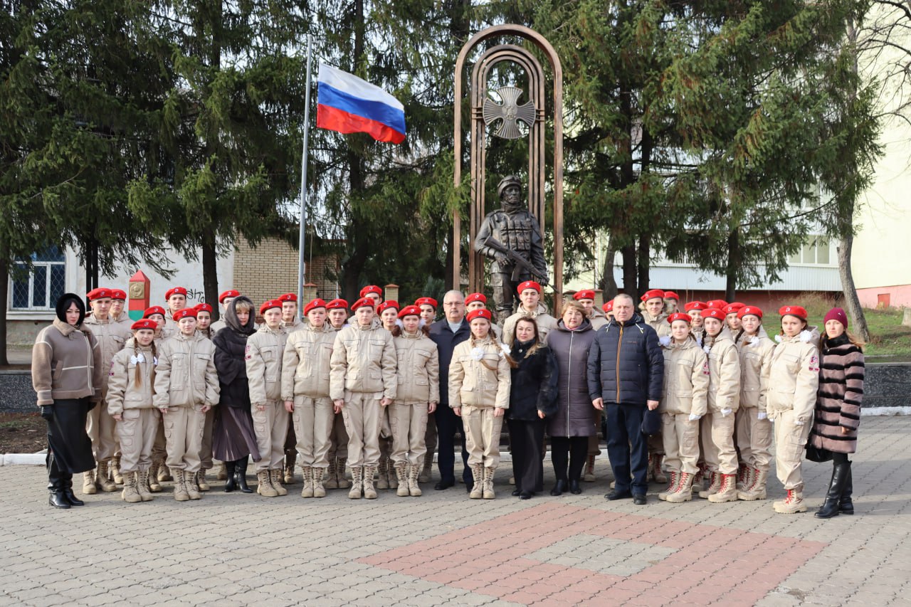 В Антраците почтили память Героев Отечества В Антраците почтили память Героев Отечества