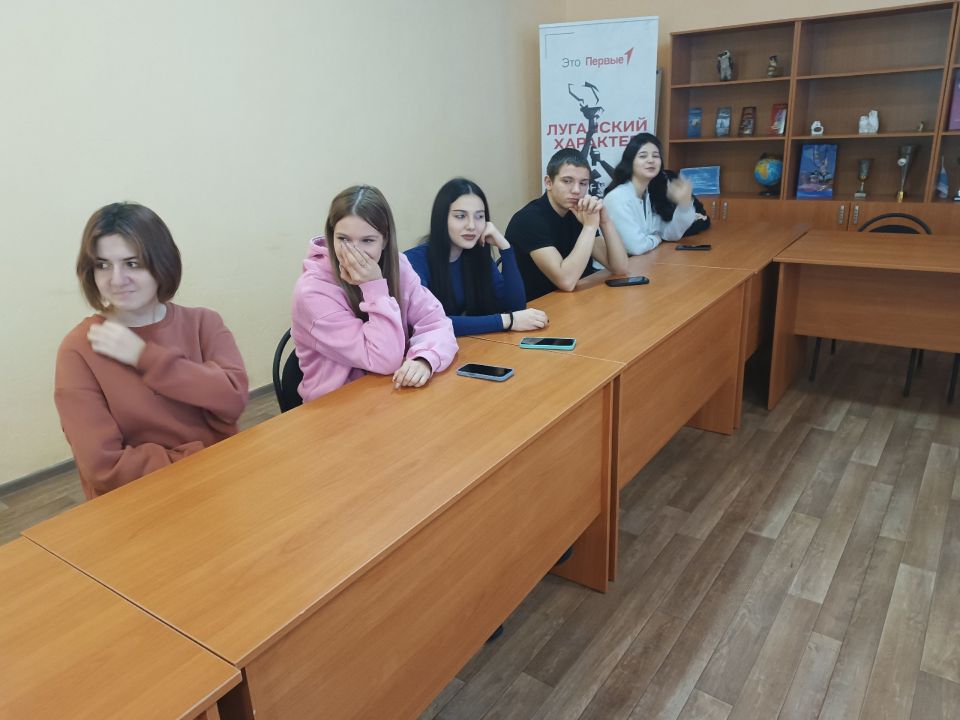 В Брянковском учебно-воспитательном комплексе №5 состоялся важный урок, проведенный советником директора по воспитанию Андреем Гавришем В Брянковском учебно-воспитательном комплексе №5 состоялся важный урок, проведенный советником директора по воспитанию Андреем Гавришем