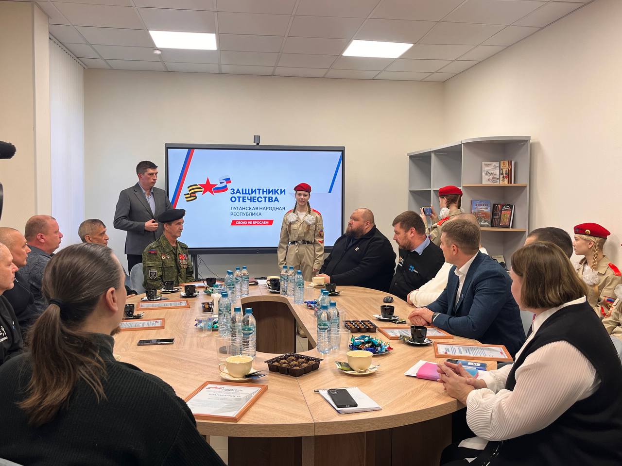 В преддверии Дня Героев Отечества в нашем Филиале Фонда «Защитники Отечества» прошел торжественный "Круглый стол" с ветеранами боевых действий В преддверии Дня Героев Отечества в нашем Филиале Фонда «Защитники Отечества» прошел торжественный "Круглый стол" с ветеранами боевых действий