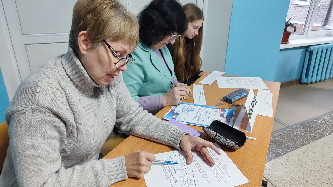 В Брянковской специализированной школе №23» состоялось увлекательное и познавательное событие – интеллектуальная игра "Своя игра", организованная советником директора Анастасией Грейцер В Брянковской специализированной школе №23» состоялось увлекательное и познавательное событие – интеллектуальная игра "Своя игра", организованная советником директора Анастасией Грейцер