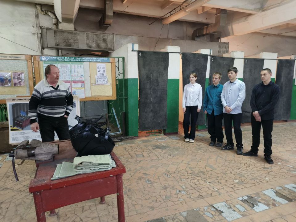Ярмарка учебных рабочих мест прошла для выпускников Лутугинского муниципального округа Ярмарка учебных рабочих мест прошла для выпускников Лутугинского муниципального округа