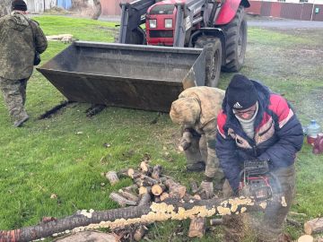 Отдел жизнеобеспечения пгт Дзержинский Администрации городского округа город Ровеньки в сотрудничестве с МУП «ЖЭК» г. Ровеньки оказали помощь семье переселенцев, живущих на территории пгт Дзержинский