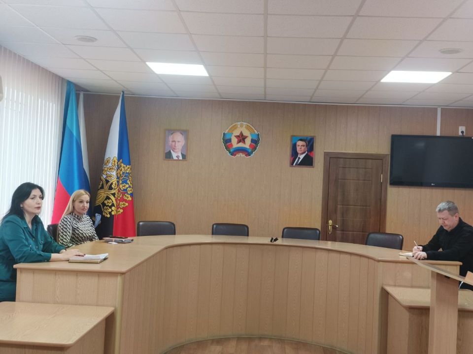 Сегодня временно исполняющий полномочия Главы городского округа город Ровеньки Дмитрий Игошин провел плановое рабочее совещание с руководителями управлений администрации и структурных подразделений Сегодня временно исполняющий полномочия Главы городского округа город Ровеньки Дмитрий Игошин провел плановое рабочее совещание с руководителями управлений администрации и структурных подразделений