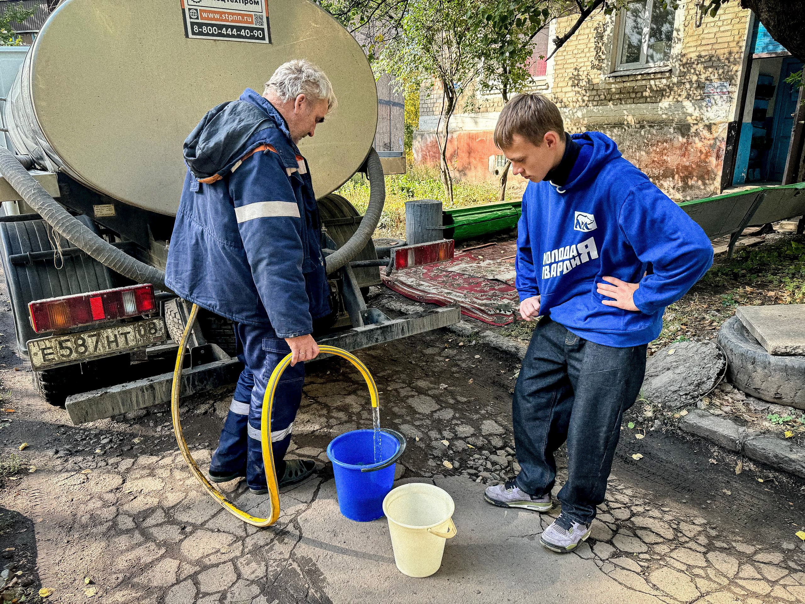 Михаил Голубович: Пост о наших супергероях. Сегодня, когда в Антраците сохраняется напряжённая ситуация с водоснабжением, местная молодёжь не остаётся в стороне Михаил Голубович: Пост о наших супергероях. Сегодня, когда в Антраците сохраняется напряжённая ситуация с водоснабжением, местная молодёжь не остаётся в стороне