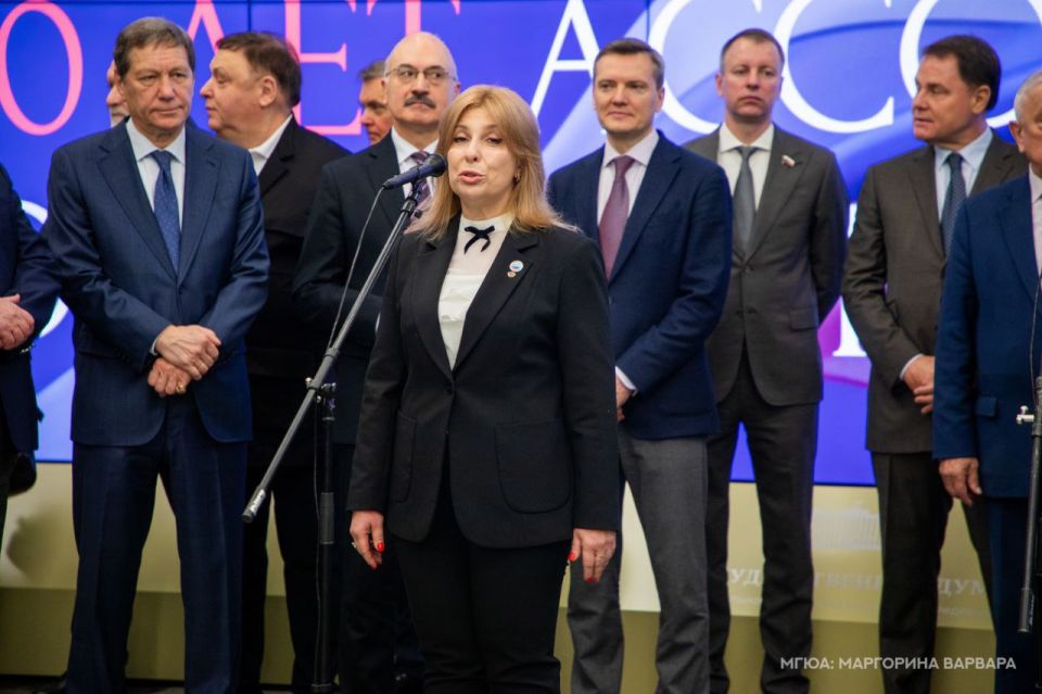 Член Общественной палаты ЛНР Виктория Тютюнникова приняла участие в открытии Выставки, посвященной 20-летию с момента образования Ассоциации юристов России Член Общественной палаты ЛНР Виктория Тютюнникова приняла участие в открытии Выставки, посвященной 20-летию с момента образования Ассоциации юристов России