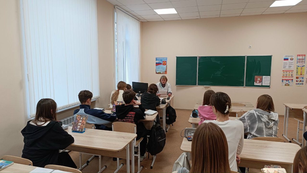 В Беловской средней школе №2 прошло профориентационное занятие, посвященное медицинским специальностям