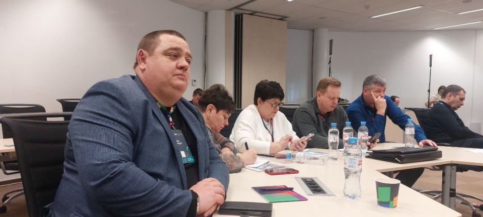 Команда Администрации городского округа город Ровеньки, под руководством Главы Андрея Рубанцова, продолжает активное участие в совместной образовательной программе Министерства энергетики РФ и ВЭБ.РФ «Угольные города России» Команда Администрации городского округа город Ровеньки, под руководством Главы Андрея Рубанцова, продолжает активное участие в совместной образовательной программе Министерства энергетики РФ и ВЭБ.РФ «Угольные города России»