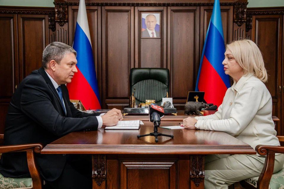 Глава ЛНР Леонид Пасечник заслушал доклады о выполнении поручений, данных на Прямой Линии Глава ЛНР Леонид Пасечник заслушал доклады о выполнении поручений, данных на Прямой Линии