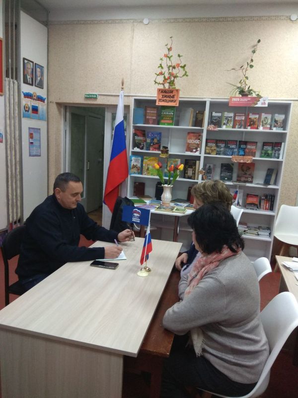 Депутаты проводят приёмы граждан в рамках декады Депутаты проводят приёмы граждан в рамках декады