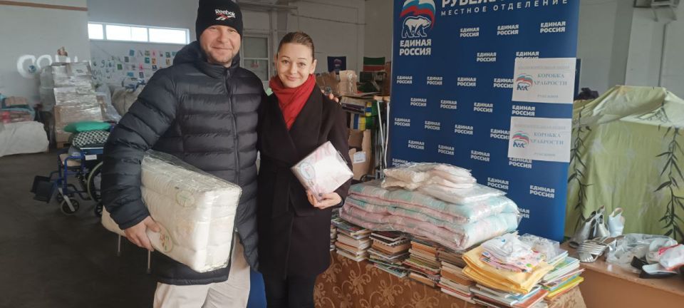 «Единая Россия» поздравила со своим 24-летием семьи с детьми города Рубежное «Единая Россия» поздравила со своим 24-летием семьи с детьми города Рубежное