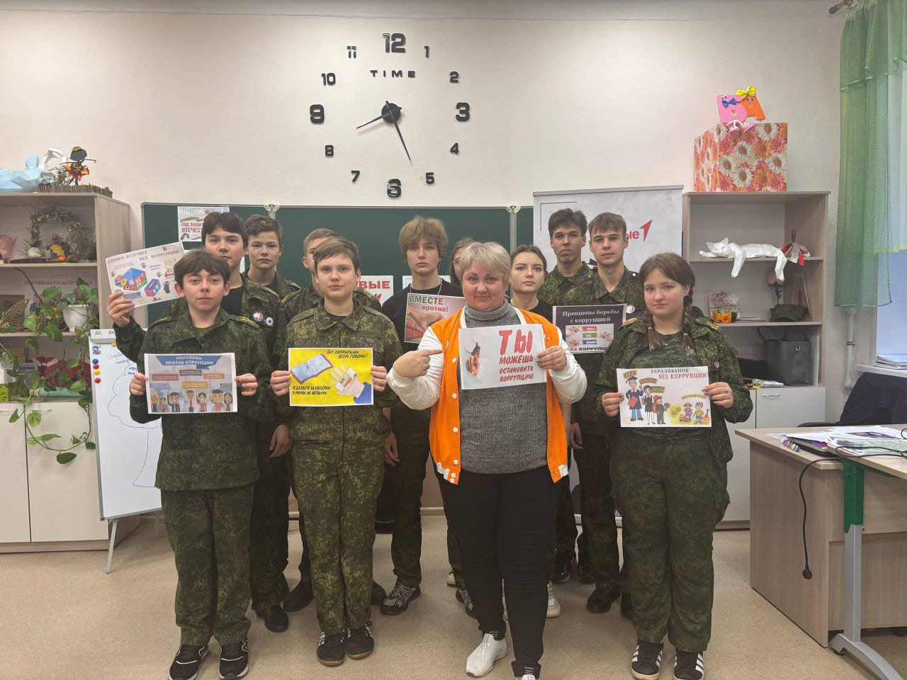 По инициативе Совета городского округа в рамках мероприятий, приуроченных к Международному дню борьбы с коррупцией в Брянковской гимназии состоялось тематическое мероприятие "Скажем НЕТ коррупции!", которое было направлено... По инициативе Совета городского округа в рамках мероприятий, приуроченных к Международному дню борьбы с коррупцией в Брянковской гимназии состоялось тематическое мероприятие "Скажем НЕТ коррупции!", которое было направлено...