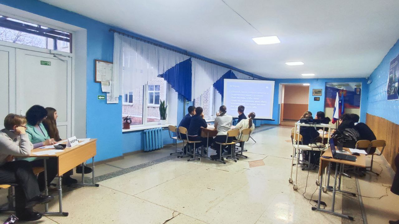 В Брянковской специализированной школе №23» состоялось увлекательное и познавательное событие – интеллектуальная игра "Своя игра", организованная советником директора Анастасией Грейцер В Брянковской специализированной школе №23» состоялось увлекательное и познавательное событие – интеллектуальная игра "Своя игра", организованная советником директора Анастасией Грейцер