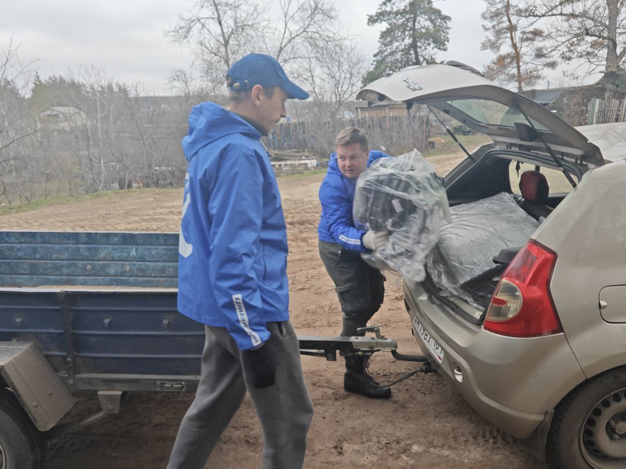 Сторонники «Единой России» совместно с активистами партии доставили гуманитарный груз на позиции участникам СВО Сторонники «Единой России» совместно с активистами партии доставили гуманитарный груз на позиции участникам СВО