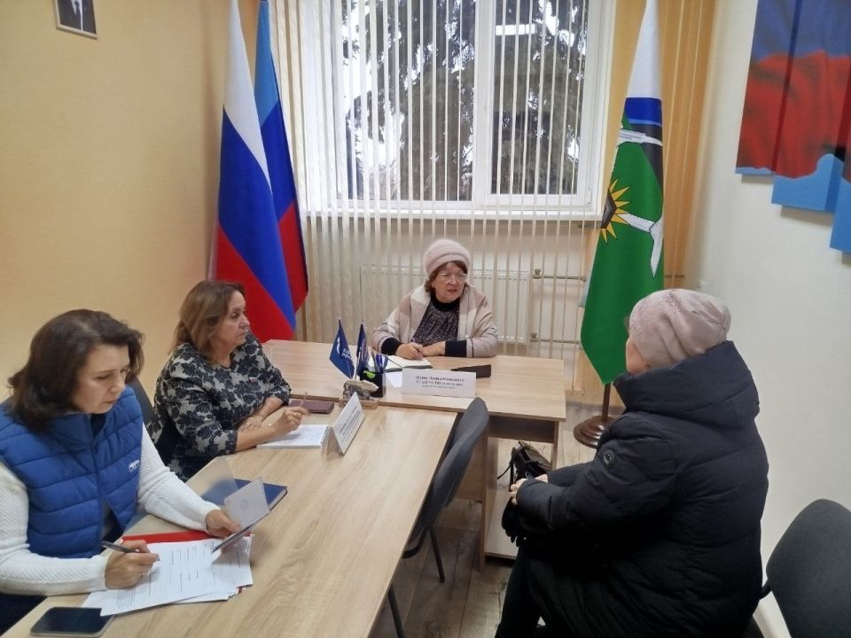 В рамках Декады тематических приемов к 24-летию образования Всероссийской политической партии «ЕДИНАЯ РОССИЯ», в общественной приемной Брянковского отделения Всероссийской политической партии «ЕДИНАЯ РОССИЯ», расположенной... В рамках Декады тематических приемов к 24-летию образования Всероссийской политической партии «ЕДИНАЯ РОССИЯ», в общественной приемной Брянковского отделения Всероссийской политической партии «ЕДИНАЯ РОССИЯ», расположенной...