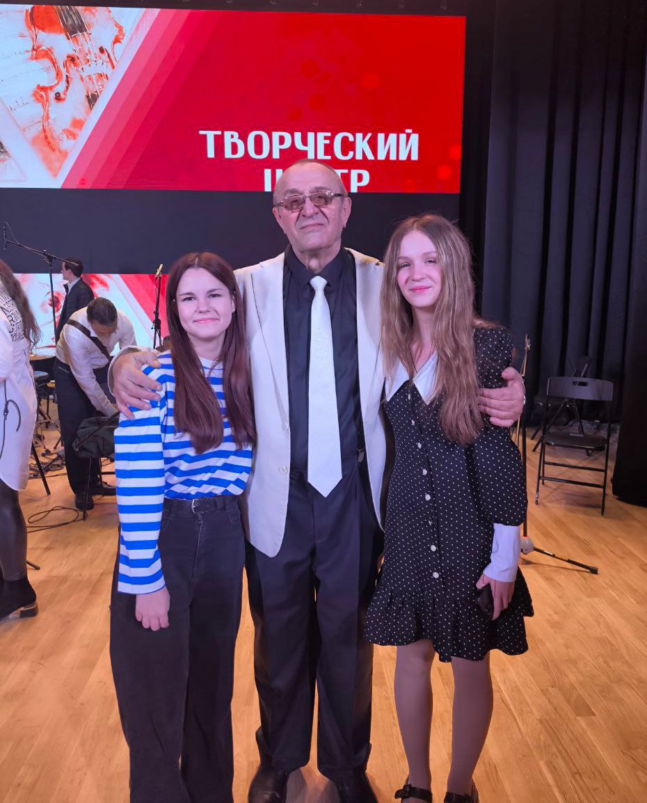 Юные воспитанники «Зари» дебютировали на Красной площади, выступив вместе с джаз-бэндом! Юные воспитанники «Зари» дебютировали на Красной площади, выступив вместе с джаз-бэндом!