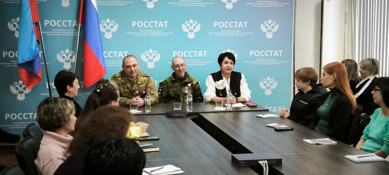 О жизни после. В теплых традициях Дня Героев Отечества провели «Диалоги с Героями» Героями встречи стали сотрудники фонда «Защитники Отечества» ЛНР, ветераны боевых действий: Борисенко Валерий Николаевич – заместитель...