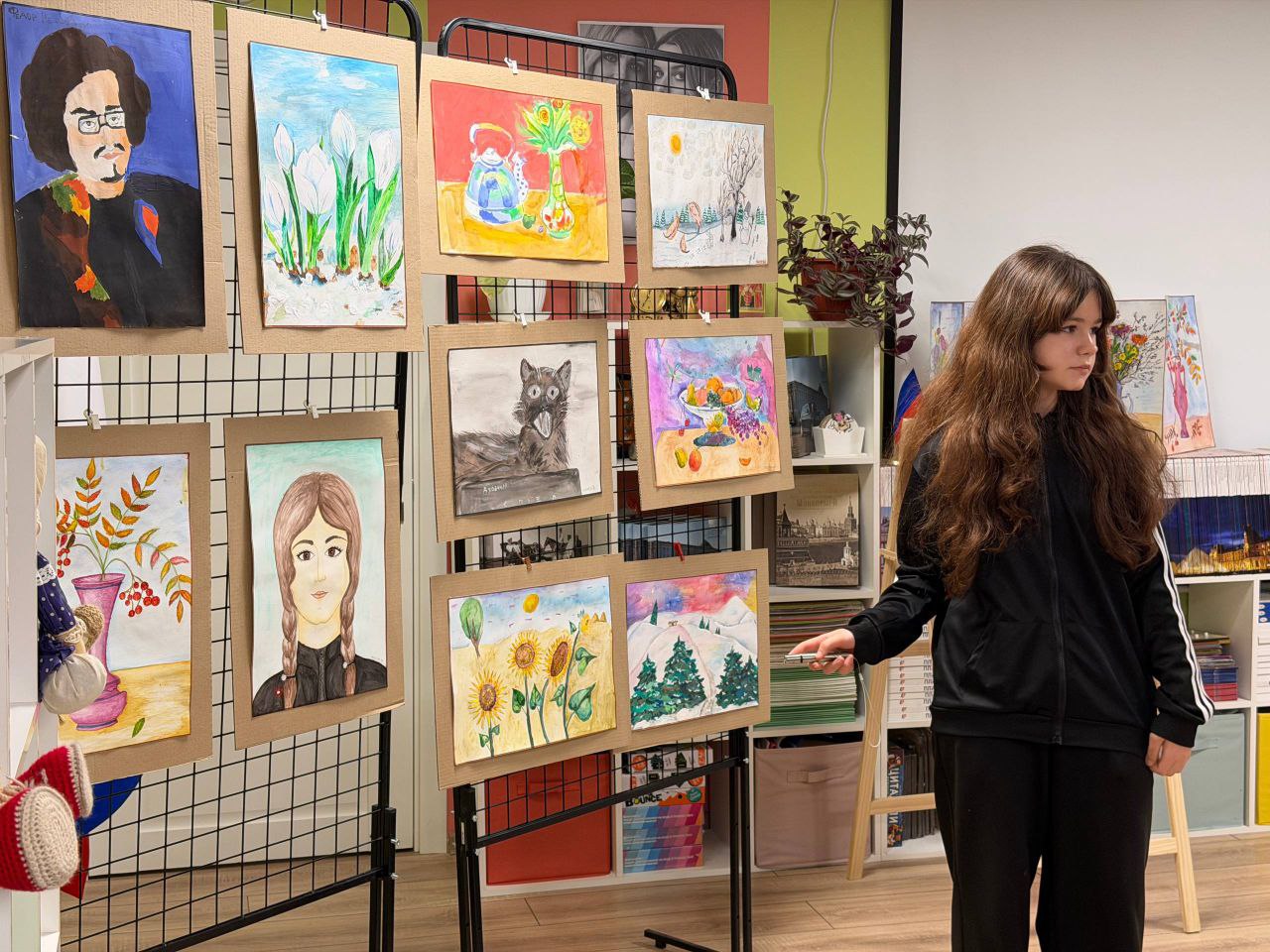 В Детском музейном центре распахнула свои двери новая экспозиция под названием «Первомайский вернисаж», приуроченная к Международному дню художника В Детском музейном центре распахнула свои двери новая экспозиция под названием «Первомайский вернисаж», приуроченная к Международному дню художника