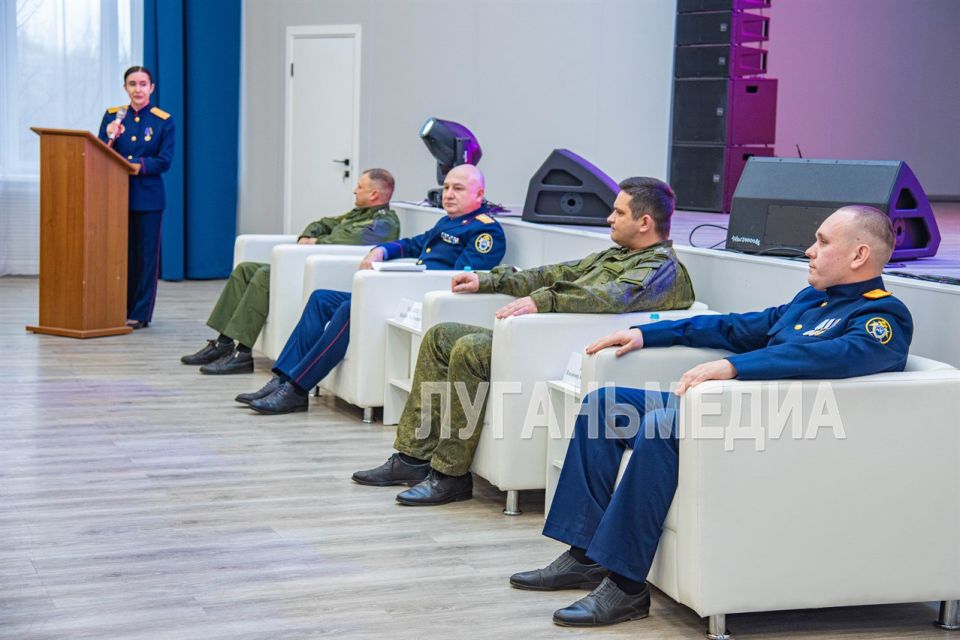 В Республиканском центре воспитания, развития и дополнительного образования «Пионер» состоялась встреча представителей Следственного комитета России с молодежью в рамках Всероссийского проекта «Диалоги с Героями» В Республиканском центре воспитания, развития и дополнительного образования «Пионер» состоялась встреча представителей Следственного комитета России с молодежью в рамках Всероссийского проекта «Диалоги с Героями»