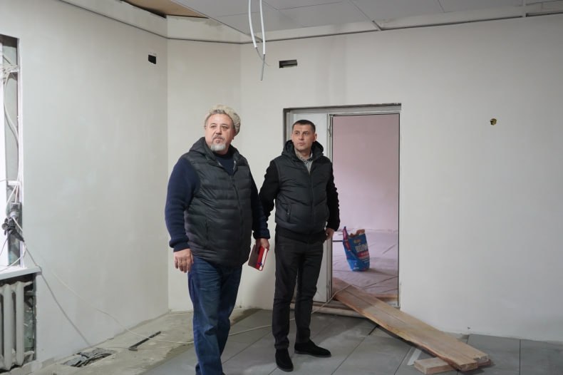 ВрИП Главы округа Игорь Ковальчук с представителем Хакасии проинспектировали ход работ в Володарской СШ ВрИП Главы округа Игорь Ковальчук с представителем Хакасии проинспектировали ход работ в Володарской СШ