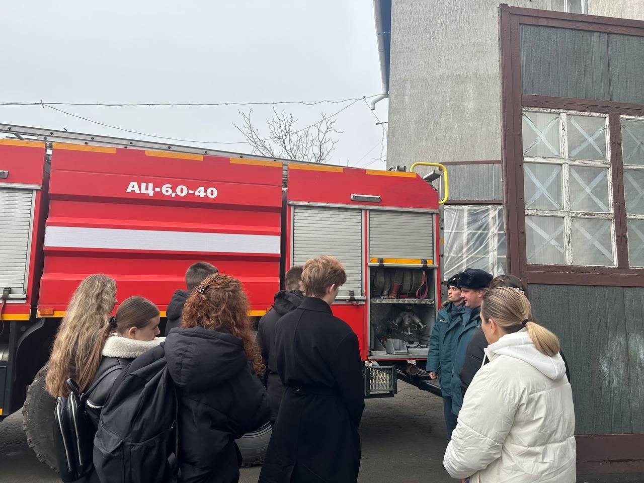 Герои нашего времени: экскурсия в пожарной части! Герои нашего времени: экскурсия в пожарной части!