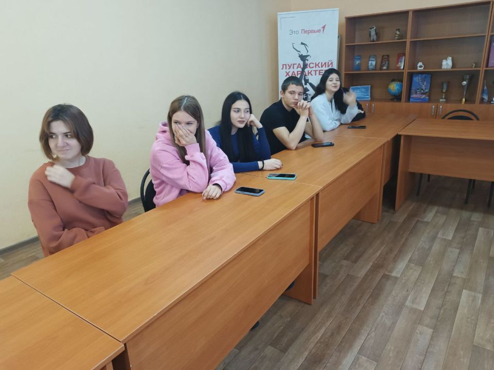 Сегодня в Брянковском учебно-воспитательном комплексе №5 состоялся важный урок, проведенный советником директора по воспитанию Андреем Гавришем Сегодня в Брянковском учебно-воспитательном комплексе №5 состоялся важный урок, проведенный советником директора по воспитанию Андреем Гавришем