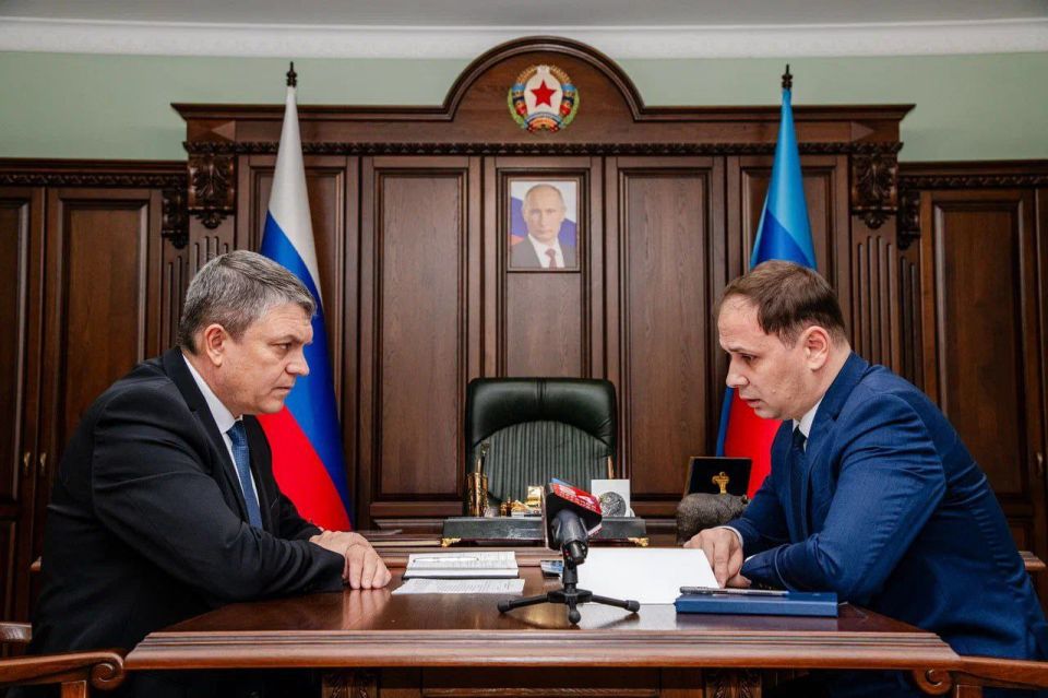 Глава ЛНР Леонид Пасечник заслушал доклады о выполнении поручений, данных на Прямой Линии Глава ЛНР Леонид Пасечник заслушал доклады о выполнении поручений, данных на Прямой Линии